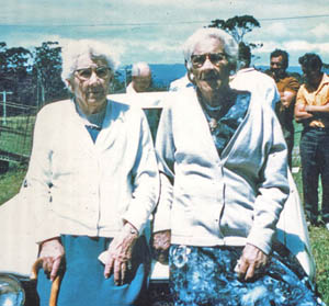 Elsie and Annie (Towns sisters)